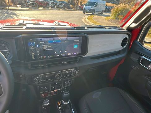 Used 2025 Jeep Wrangler Willys image 31