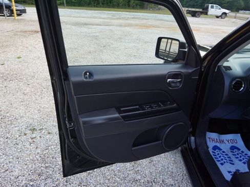 Used 2016 Jeep Patriot High Altitude AWD/4WD image 22