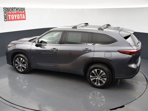 Used 2022 Toyota Highlander XLE image 23