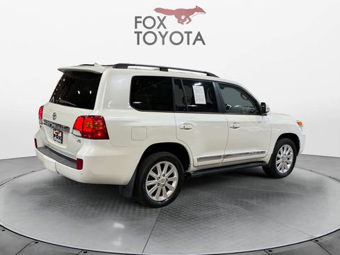 Used 2013 Toyota Land Cruiser image 6
