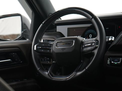 Used 2025 GMC Yukon XL Denali Ultimate AWD/4WD image 18