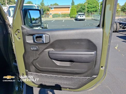 Used 2024 Jeep Wrangler Unlimited Rubicon 4xe AWD/4WD image 19