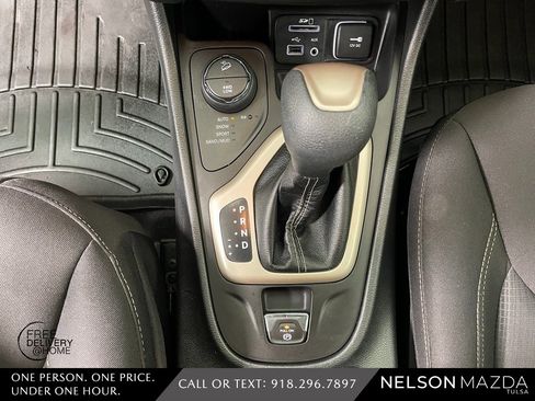 Used 2017 Jeep Cherokee Latitude w/ Safety/Convenience Group image 31