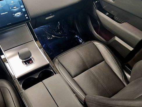 Used 2025 Land Rover Range Rover Velar Dynamic SE image 16