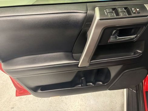 Used 2019 Toyota 4Runner SR5 Premium image 18