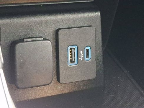 Certified 2020 Ford Explorer Platinum w/ Premium Technology Package image 28