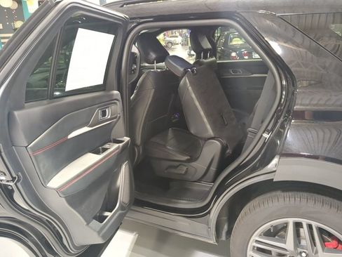 Used 2025 Ford Explorer ST-Line w/ ST-Line Street Pack AWD/4WD image 12