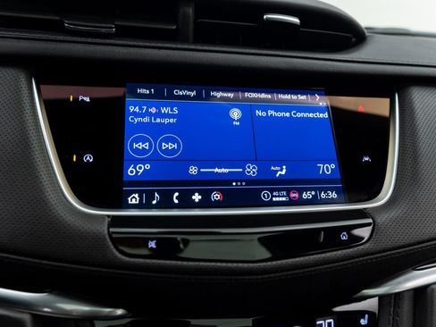 New 2025 Cadillac XT6 Luxury image 22