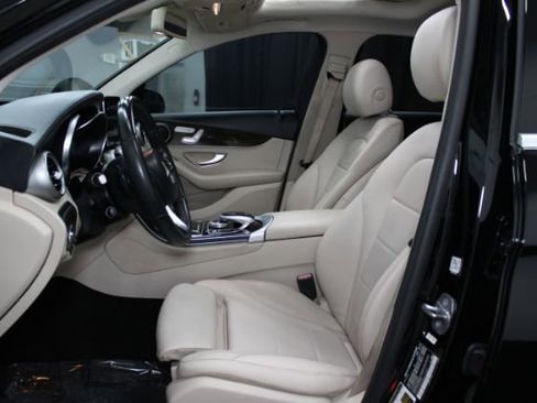 Used 2018 Mercedes-Benz GLC 300 w/ Multimedia Package image 11