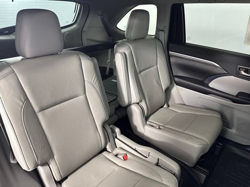 Used 2019 Toyota Highlander Limited Platinum AWD/4WD image 29