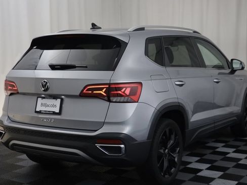 Certified 2023 Volkswagen Taos SE w/ Black Wheel Package FWD image 15