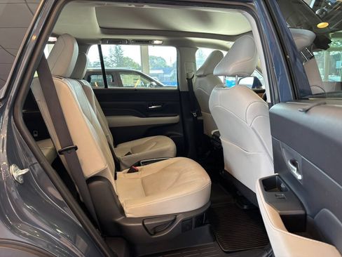 Used 2024 Toyota Grand Highlander AWD image 34