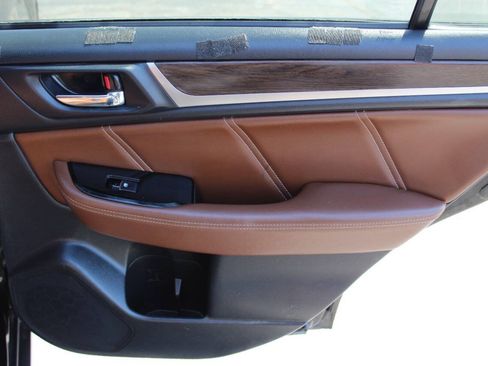 Used 2017 Subaru Outback 3.6R Touring AWD/4WD image 12