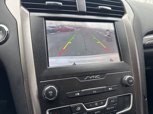 Used 2020 Ford Fusion SE image 15