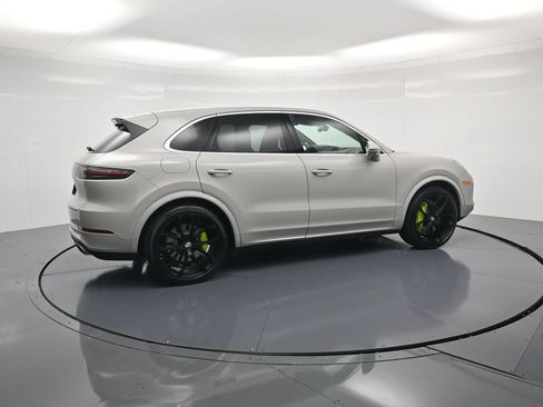 Certified 2022 Porsche Cayenne Turbo AWD/4WD image 44