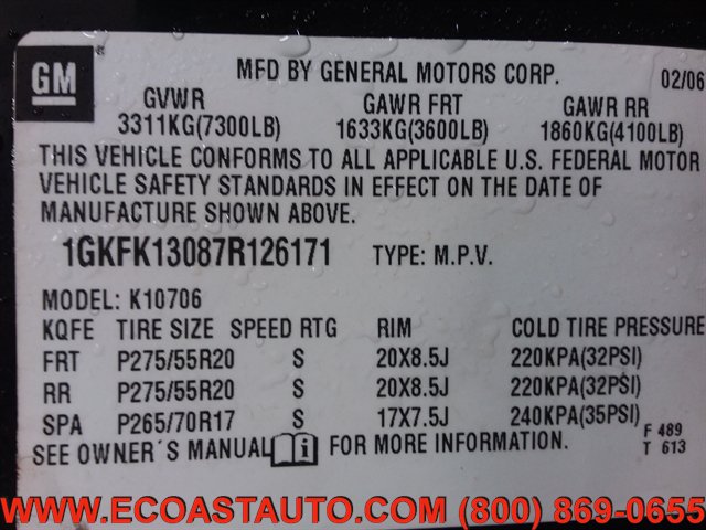 Used 2007 GMC Yukon SLT w/ SLT Preferred Equipment Group AWD/4WD image 16