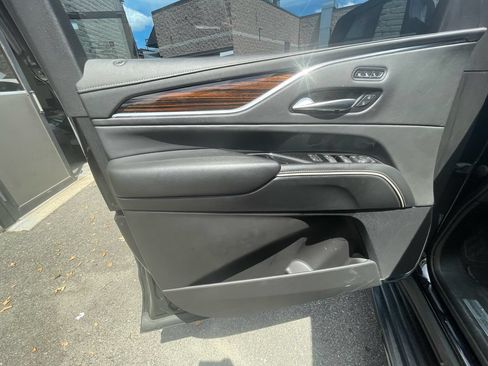 Used 2023 Cadillac Escalade ESV Premium Luxury AWD/4WD image 15