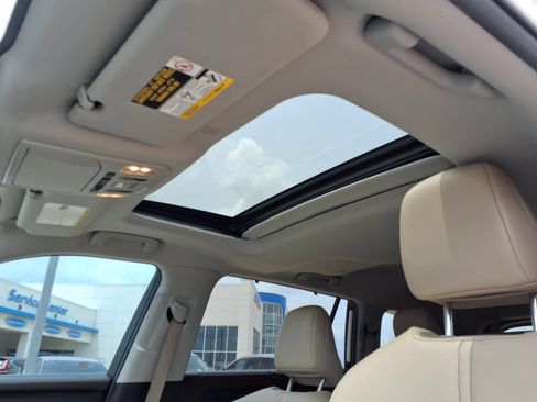 Used 2020 Toyota Highlander XLE FWD image 10
