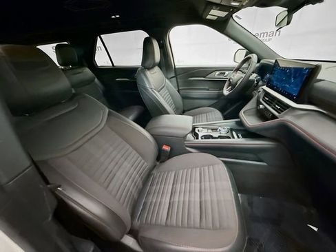 Used 2025 Ford Explorer ST-Line AWD/4WD image 30