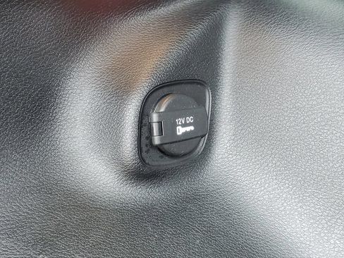Used 2019 Jeep Cherokee Limited AWD/4WD image 9