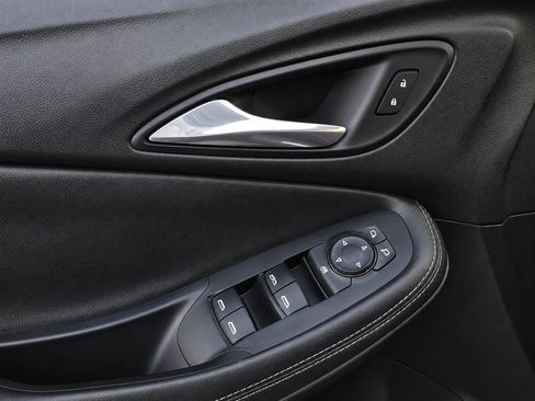 Certified 2020 Buick Encore GX Preferred w/ Sport Touring Package FWD image 14