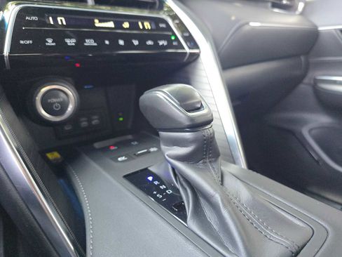 Used 2024 Toyota Venza XLE AWD/4WD image 35