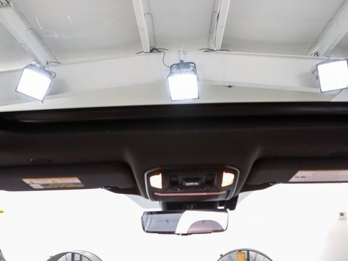 Used 2023 Toyota Highlander Platinum FWD image 22