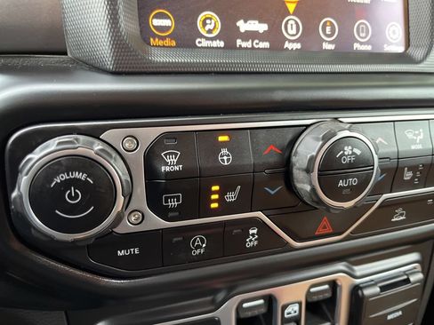 Used 2023 Jeep Gladiator Rubicon w/ LED Lighting Group AWD/4WD image 36