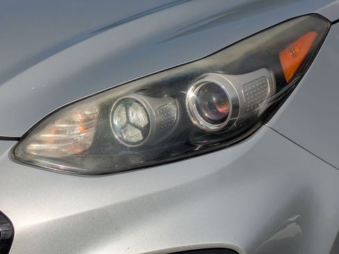 Used 2021 Kia Sportage S w/ S AWD Premium Package image 7