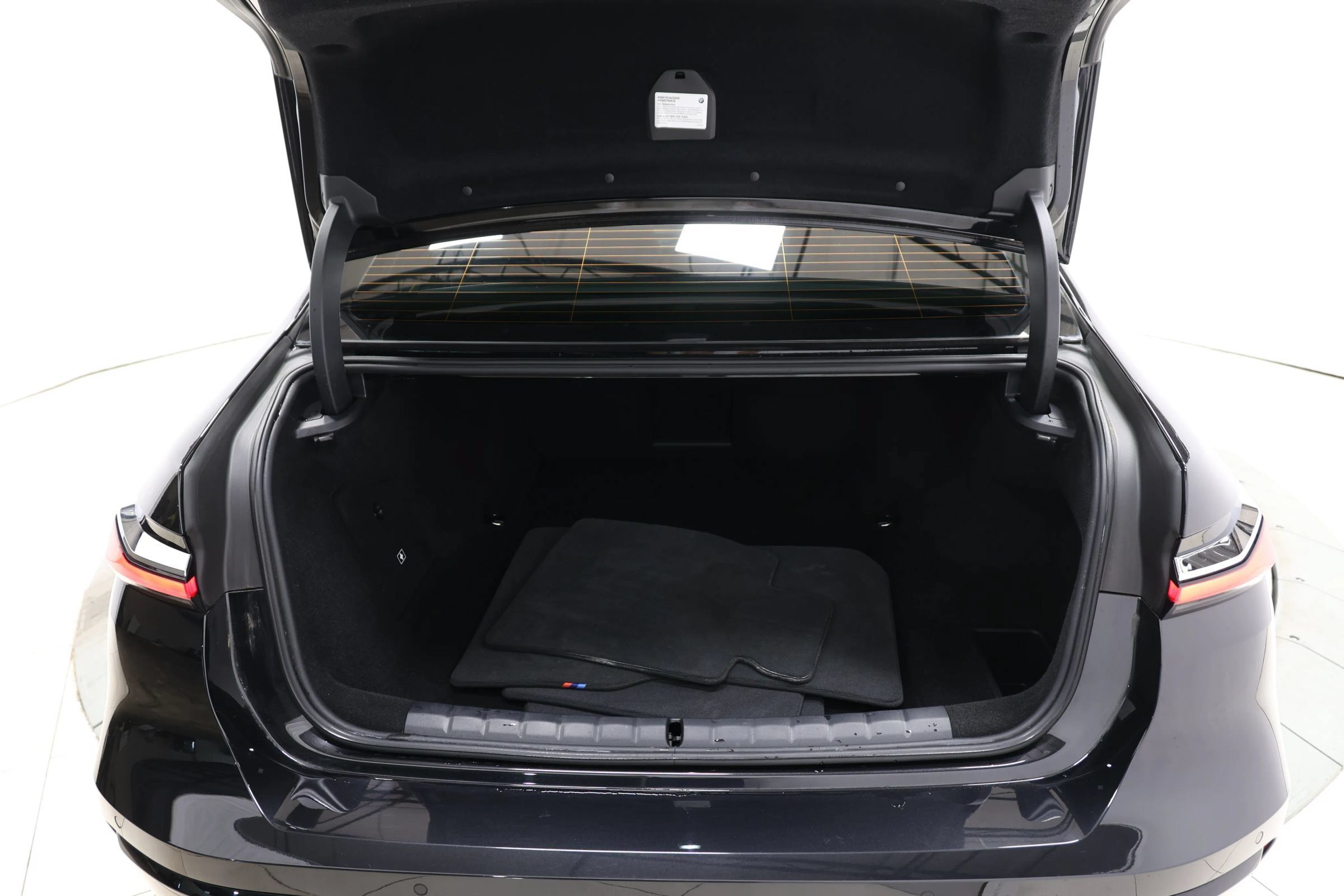 Used 2023 BMW i7 xDrive60 w/ Executive Package 2 AWD/4WD image 70