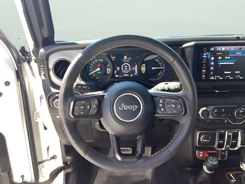 Used 2024 Jeep Wrangler Unlimited image 12