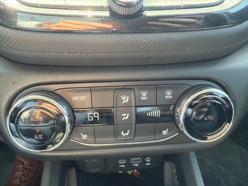 Used 2023 Chevrolet TrailBlazer LT w/ Convenience Package AWD/4WD image 17