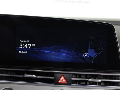 Certified 2025 Hyundai Elantra Limited image 7