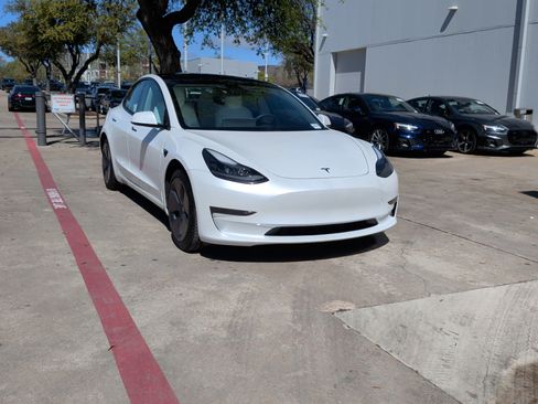 Used 2021 Tesla Model 3 Standard Range Plus image 2