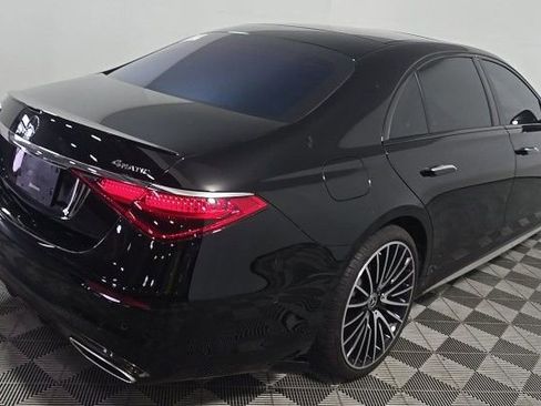 Used 2024 Mercedes-Benz S 580 4MATIC Sedan w/ AMG Line image 2