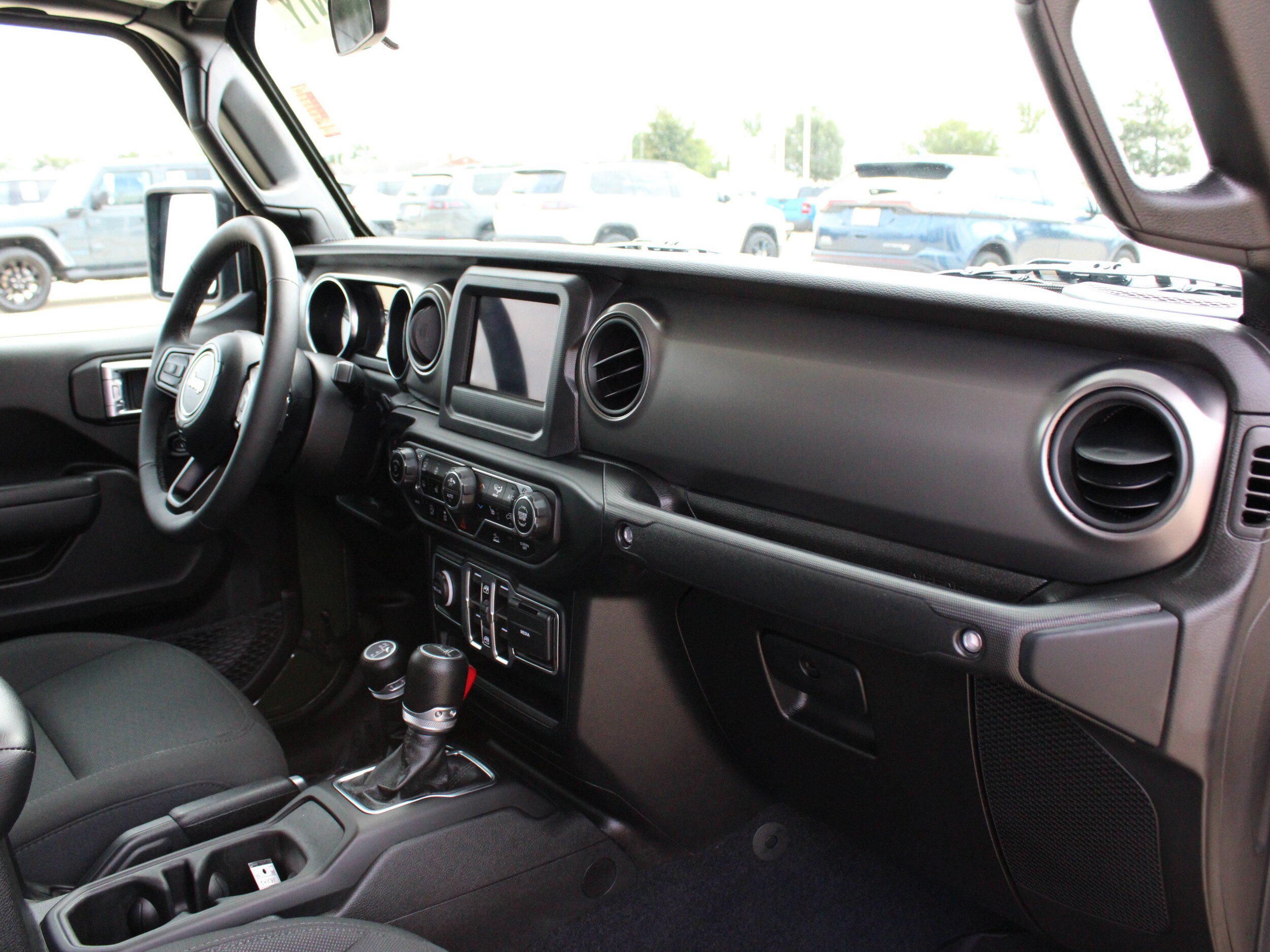 Used 2023 Jeep Gladiator Sport AWD/4WD image 38