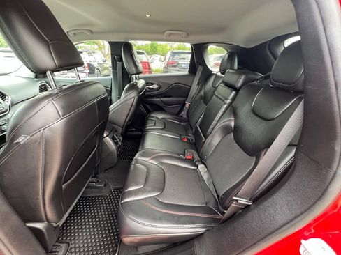 Used 2019 Jeep Cherokee Trailhawk w/ Cold Weather Group AWD/4WD image 22