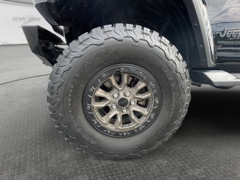 Used 2019 Jeep Wrangler Unlimited Sahara AWD/4WD image 33