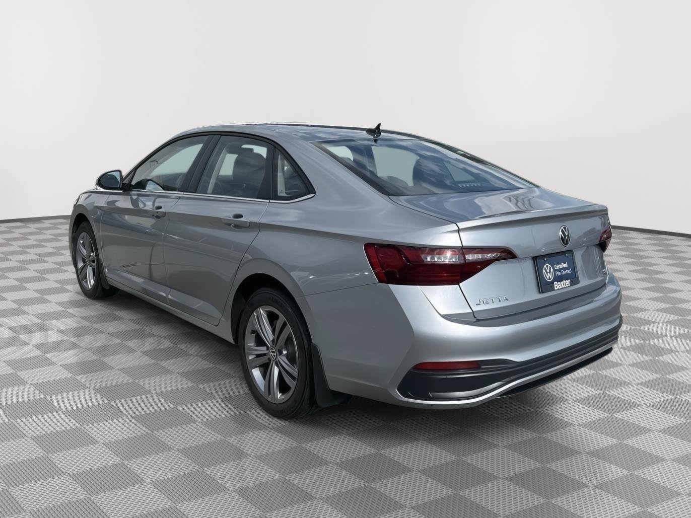 Used 2024 Volkswagen Jetta SE w/ Panoramic Sunroof Package FWD image 9