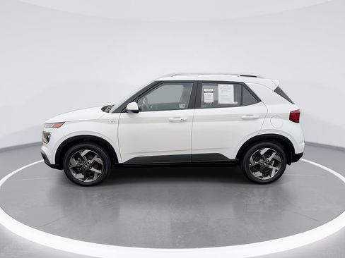 Used 2024 Hyundai Venue SEL FWD image 5