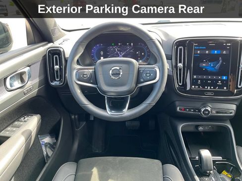 Used 2023 Volvo XC40 B5 Plus AWD/4WD image 18