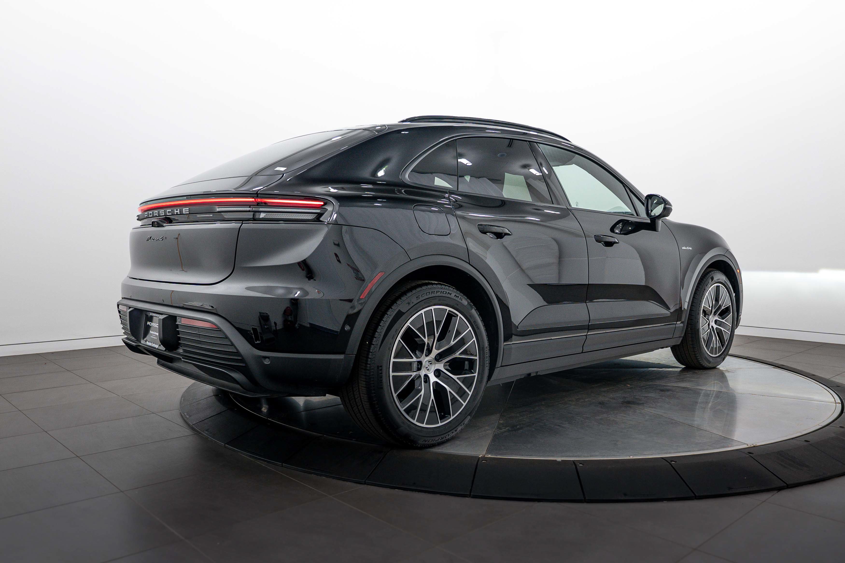 Certified 2026 Porsche Macan 4 Electric AWD/4WD image 7