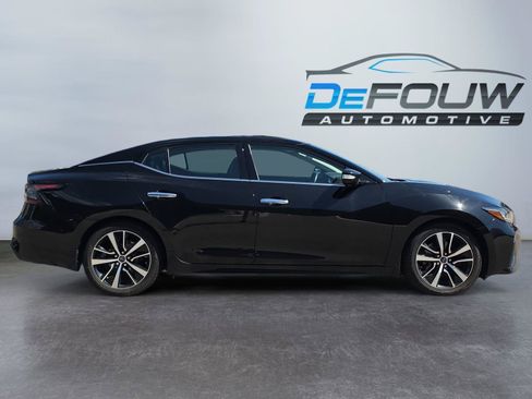 Used 2023 Nissan Maxima SL FWD image 2