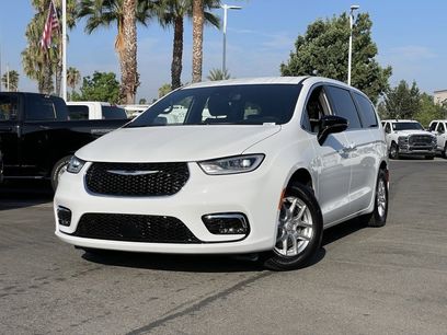 New 2026 Chrysler Pacifica Select