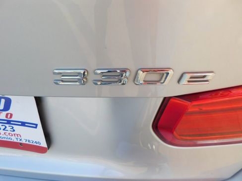 Used 2017 BMW 330e image 13