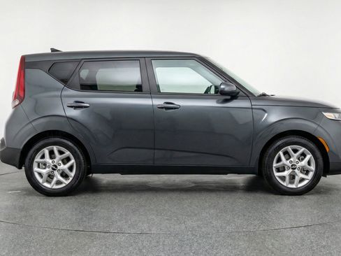 Used 2025 Kia Soul LX w/ LX Technology Package FWD image 11