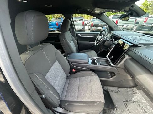 Used 2025 GMC Acadia Elevation image 24