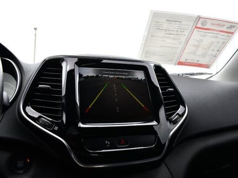 Used 2019 Jeep Cherokee Limited AWD/4WD image 19