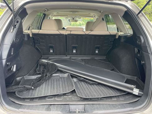 Used 2018 Subaru Outback 2.5i Premium AWD/4WD image 10