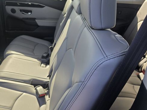 Used 2024 Honda Pilot EX-L image 10